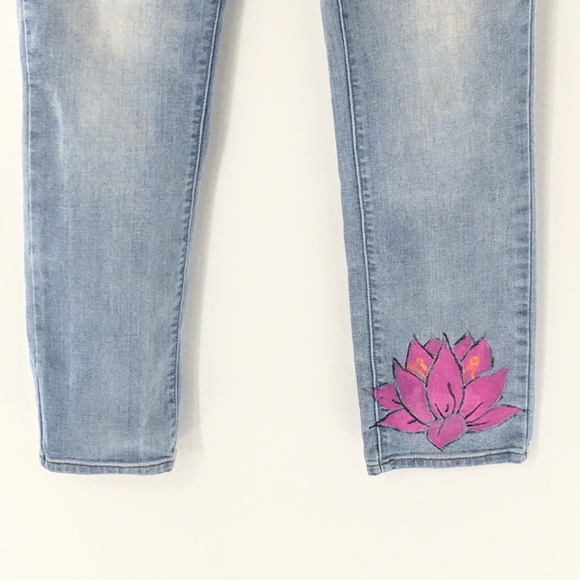 Levis Womens Jeans Upcycled Demi Curve Blue Light Wash Stretch Sz 8/29 - Picture 4 of 13